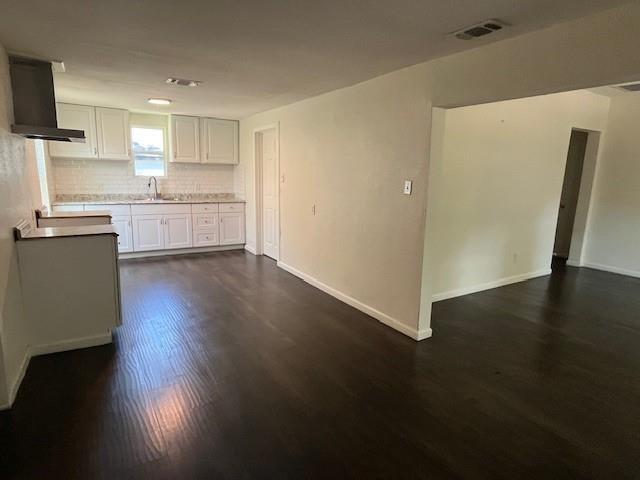 2545 Metropolitan Avenue Property Photo 3