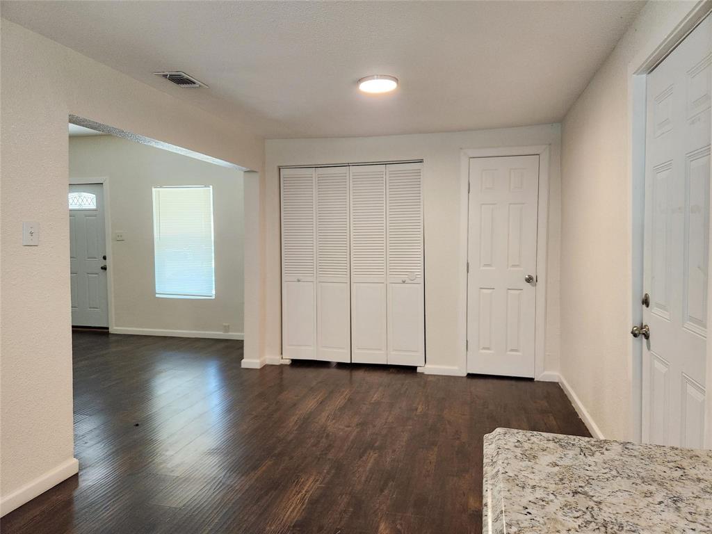 2545 Metropolitan Avenue Property Photo 4