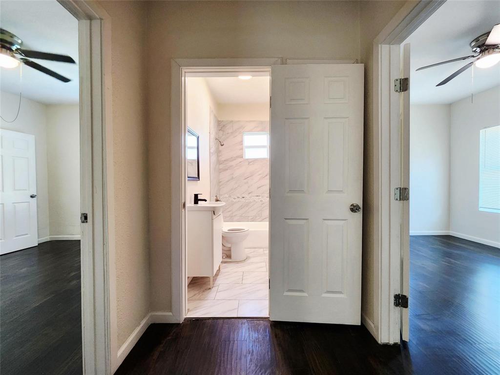 2545 Metropolitan Avenue Property Photo 6