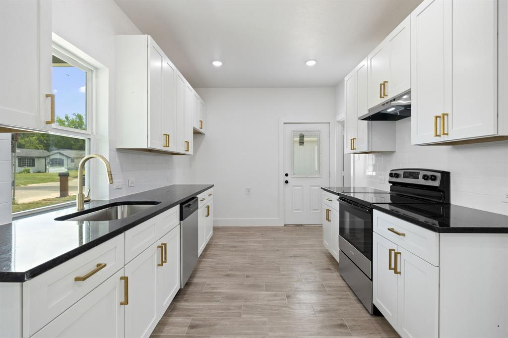 218 Calvert Street Property Photo 4