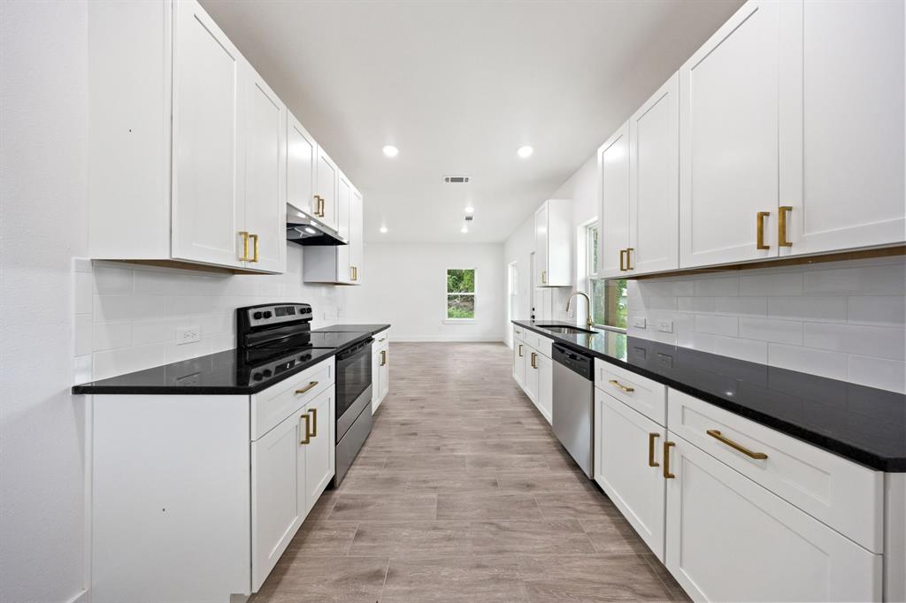 218 Calvert Street Property Photo 13