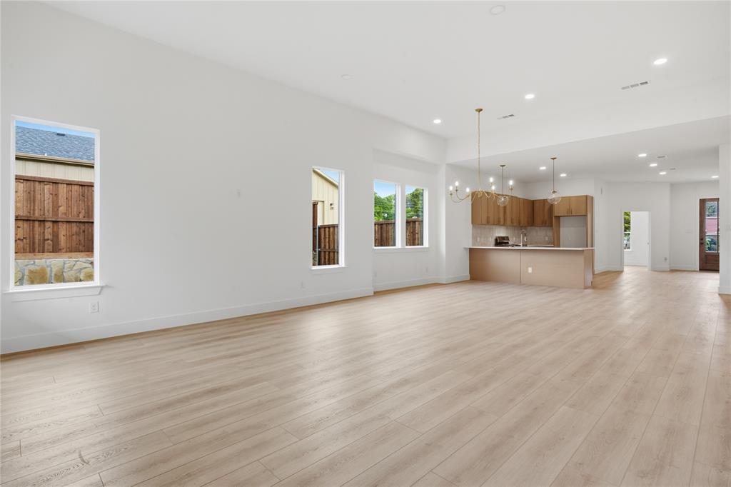 2622 Bainbridge Drive Property Photo 4