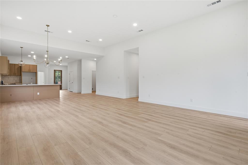 2622 Bainbridge Drive Property Photo 5