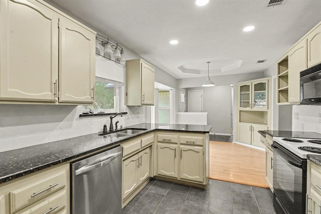 217 Kingswood Road Property Photo 10