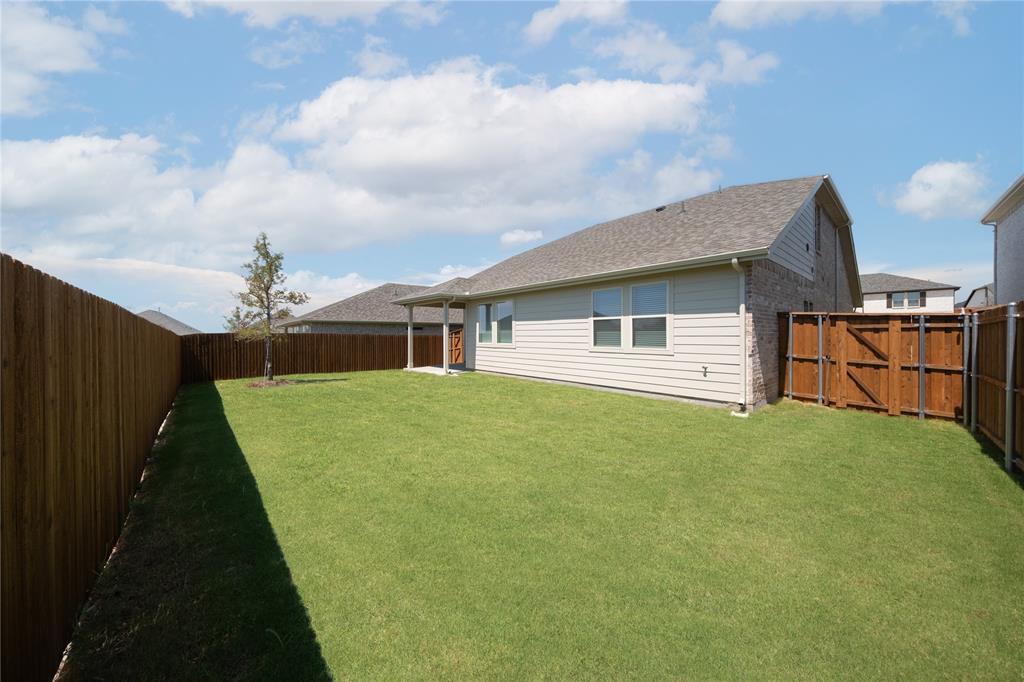 3053 Hollybrook Lane Property Photo 2