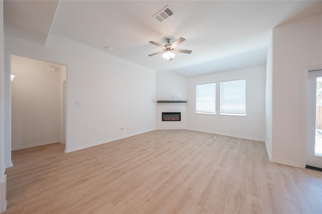 3053 Hollybrook Lane Property Photo 4