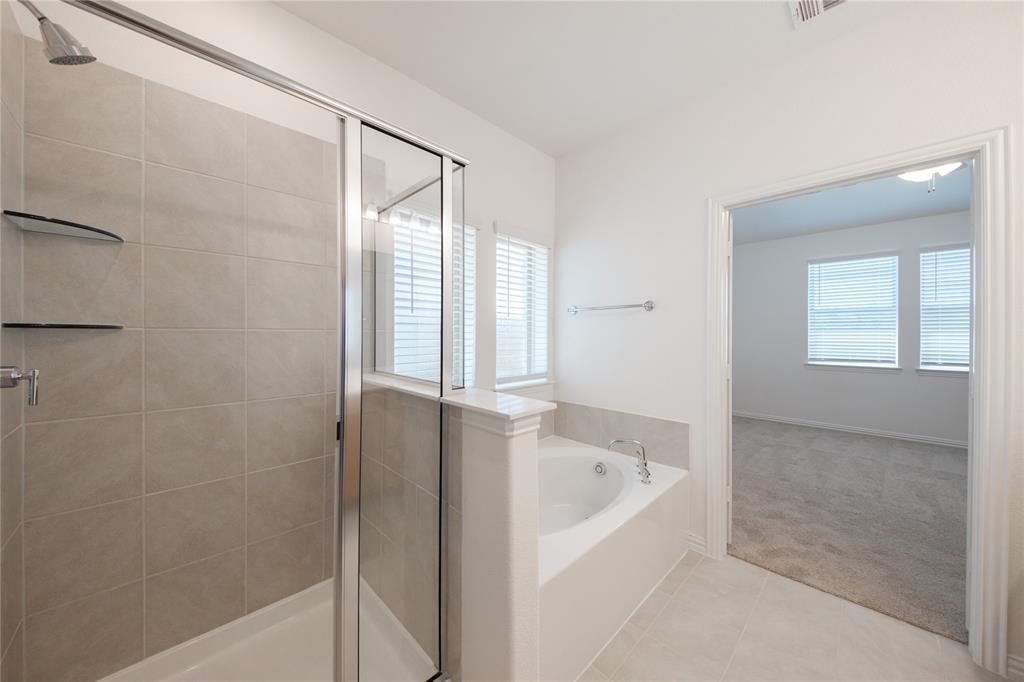 3053 Hollybrook Lane Property Photo 7