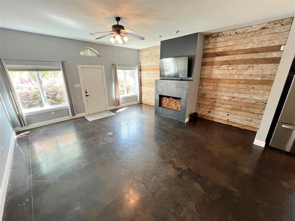 1813 S Ervay Street Property Photo 6