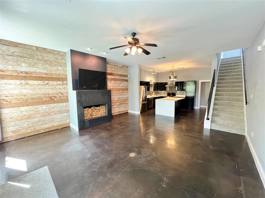 1813 S Ervay Street Property Photo 7