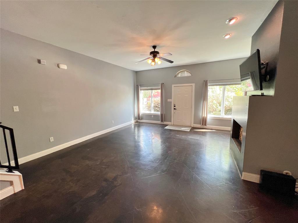 1813 S Ervay Street Property Photo 8