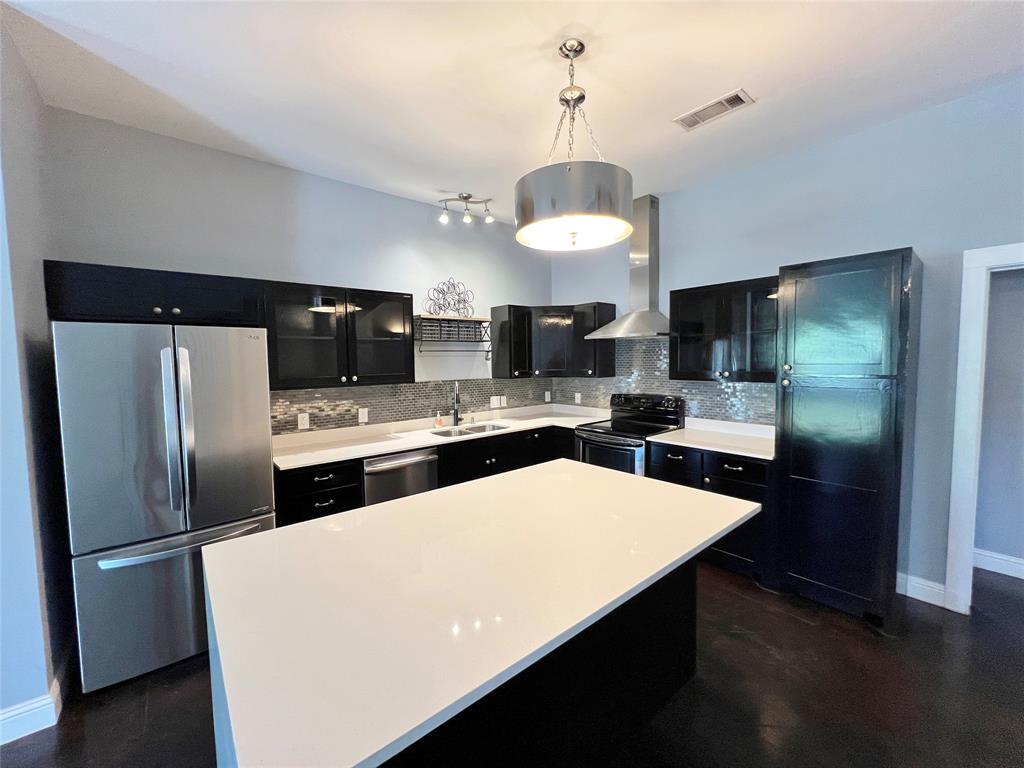 1813 S Ervay Street Property Photo 11