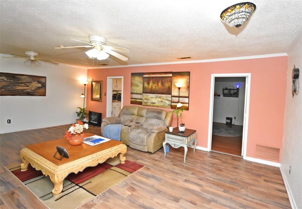 411 N Winnsboro Street Property Photo 11