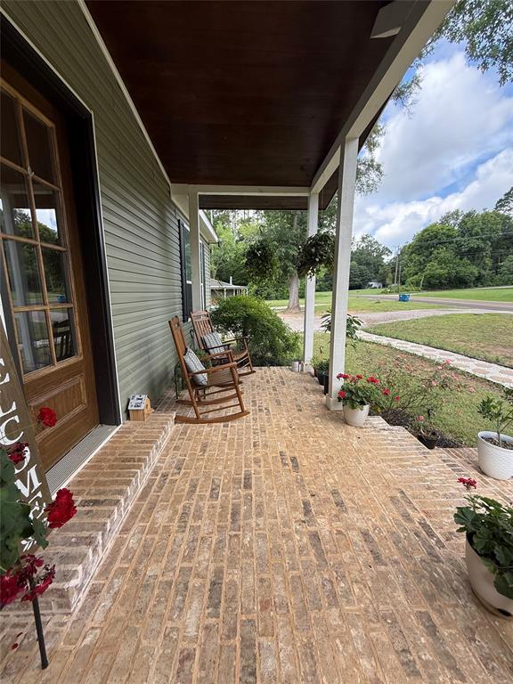 680 E 4th Street Property Photo 5