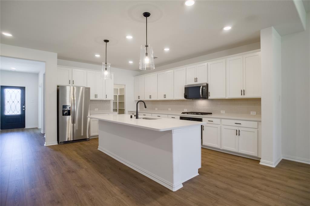 3056 Hollybrook Lane Property Photo 4
