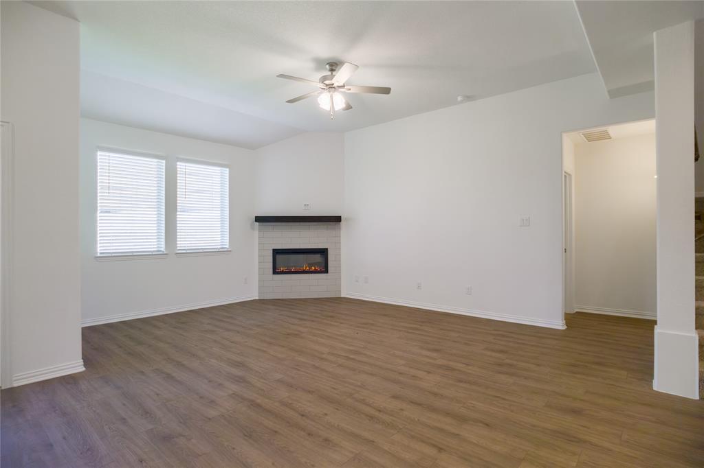 3056 Hollybrook Lane Property Photo 7