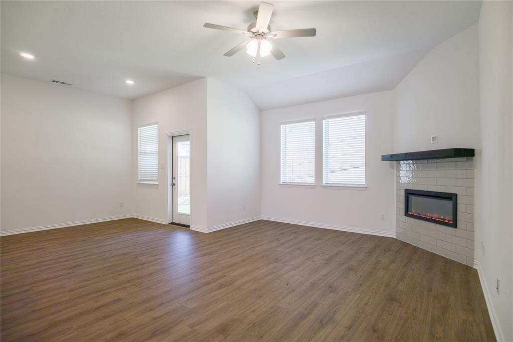 3056 Hollybrook Lane Property Photo 8