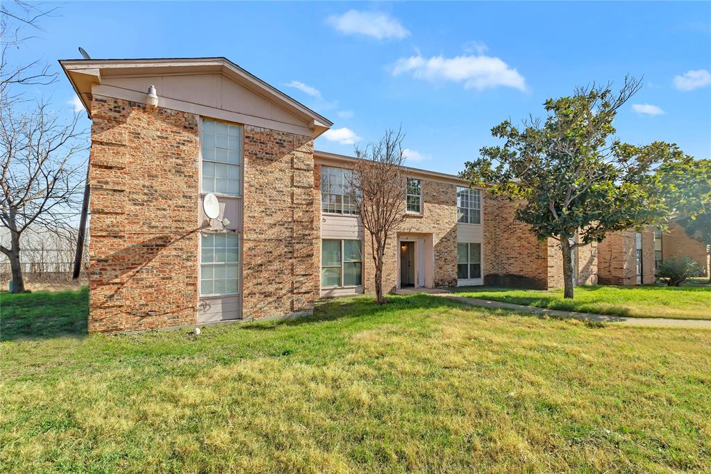 8022 Cambridge Circle B Property Photo 1