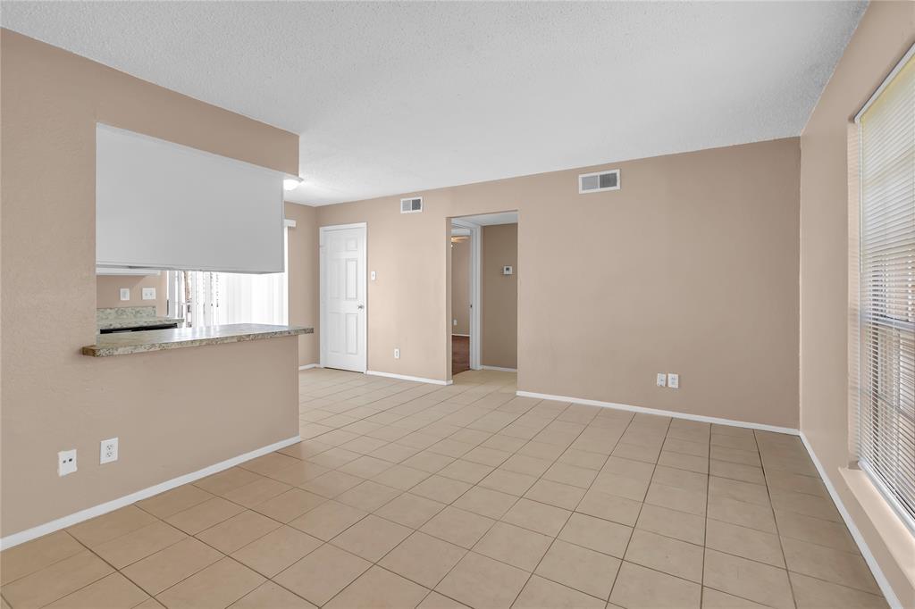 8022 Cambridge Circle B Property Photo 3