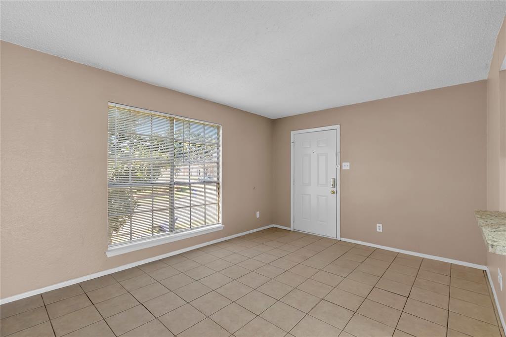8022 Cambridge Circle B Property Photo 5