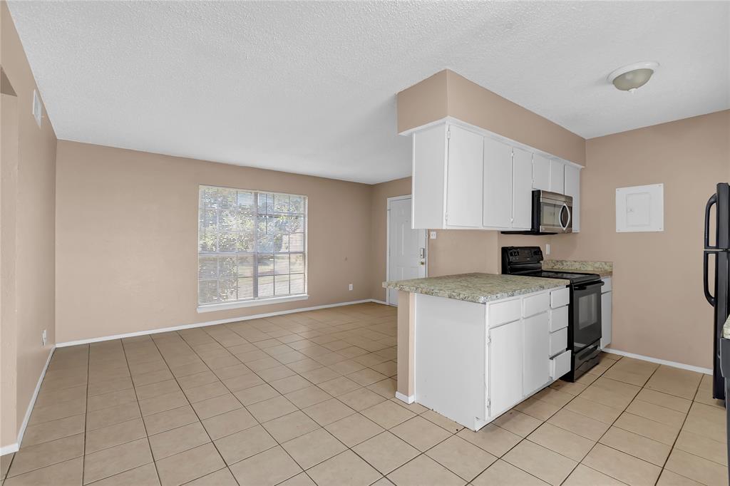 8022 Cambridge Circle B Property Photo 6