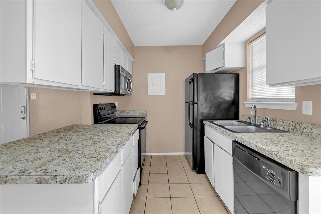 8022 Cambridge Circle B Property Photo 7