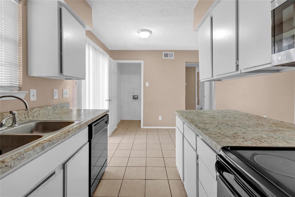 8022 Cambridge Circle B Property Photo 8