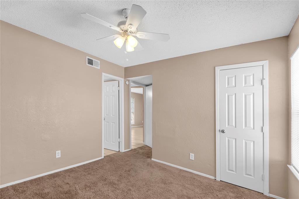 8022 Cambridge Circle B Property Photo 10
