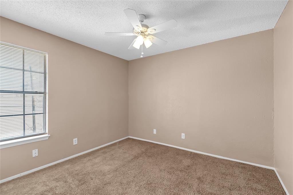 8022 Cambridge Circle B Property Photo 11