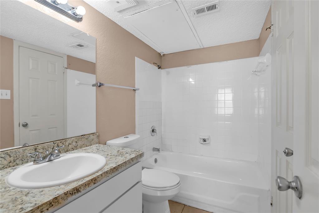 8022 Cambridge Circle B Property Photo 12
