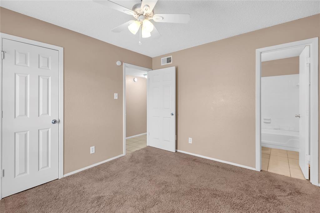 8022 Cambridge Circle B Property Photo 14