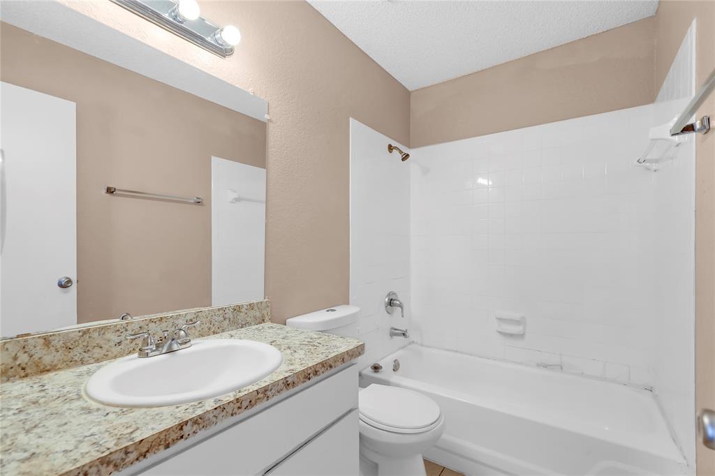 8022 Cambridge Circle B Property Photo 16
