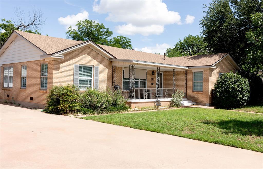 749 S Leggett Property Photo 1
