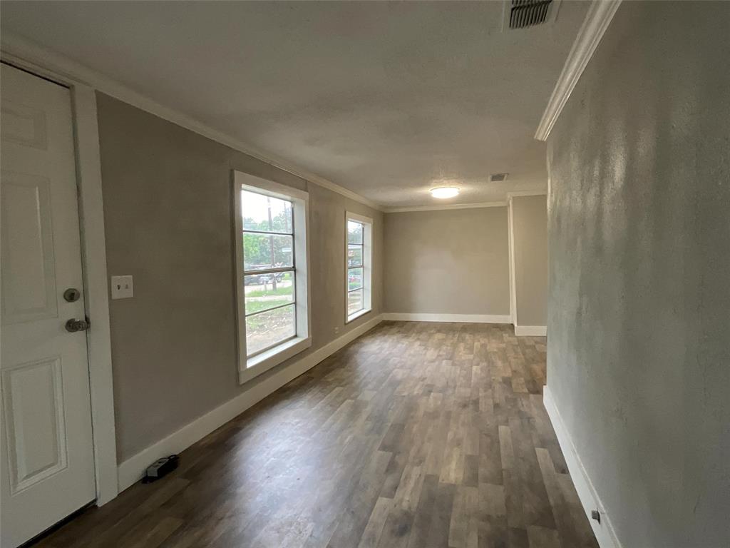 560 Athens Street 580 Property Photo 3