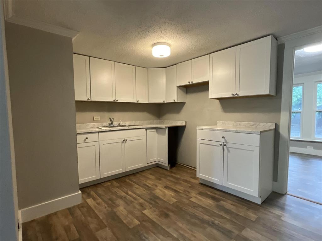 560 Athens Street 580 Property Photo 6