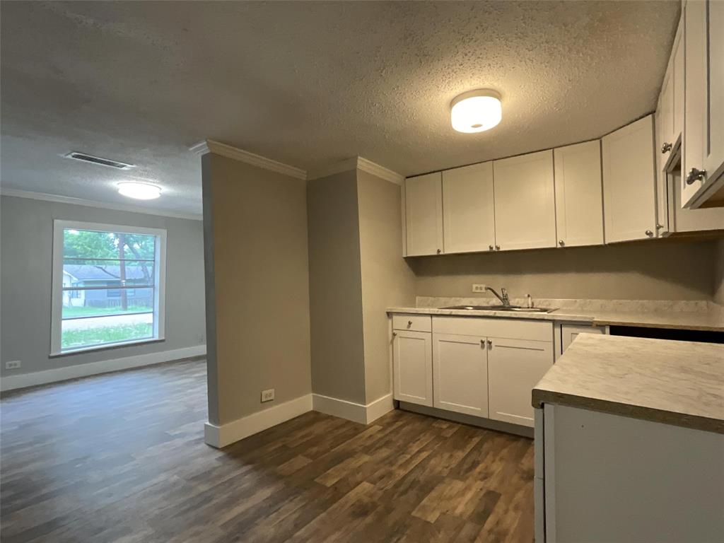 560 Athens Street 580 Property Photo 7