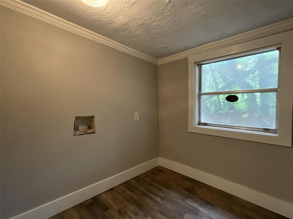 560 Athens Street 580 Property Photo 8