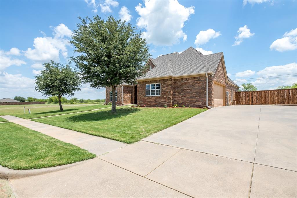 1004 Vineyard Lane Property Photo 3