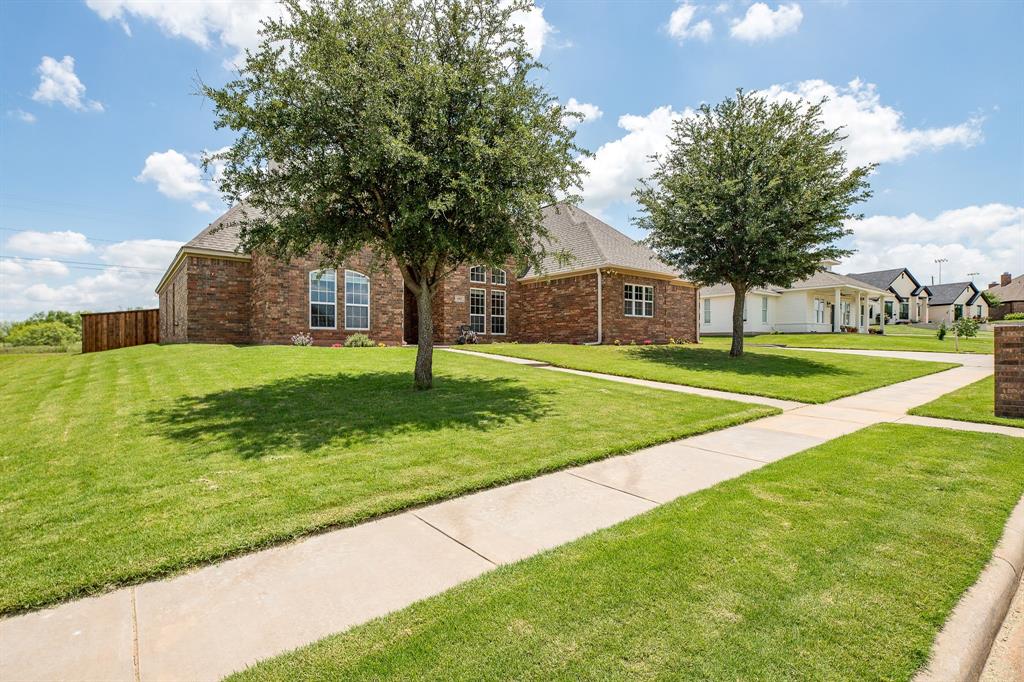 1004 Vineyard Lane Property Photo 4