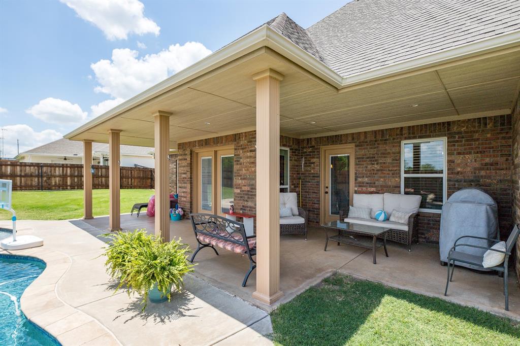 1004 Vineyard Lane Property Photo 6