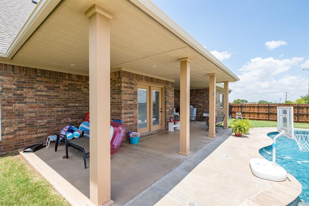 1004 Vineyard Lane Property Photo 7