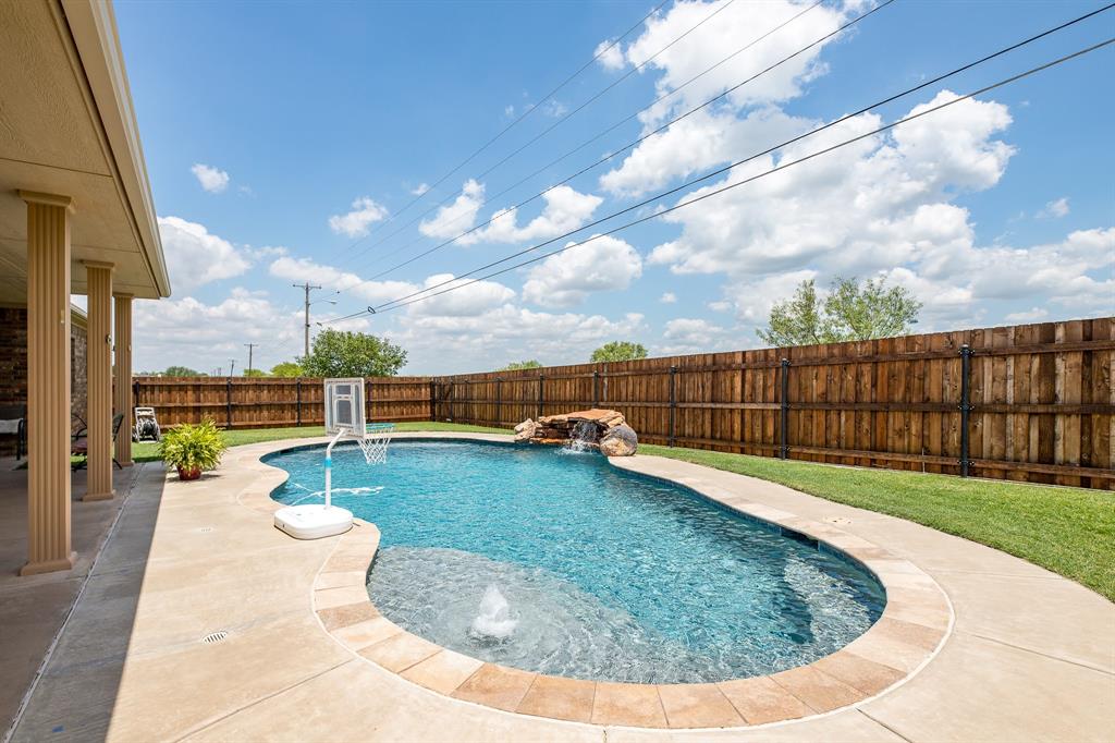 1004 Vineyard Lane Property Photo 8