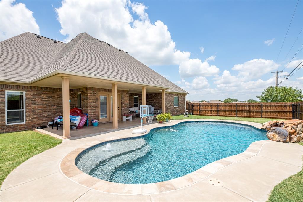 1004 Vineyard Lane Property Photo 9