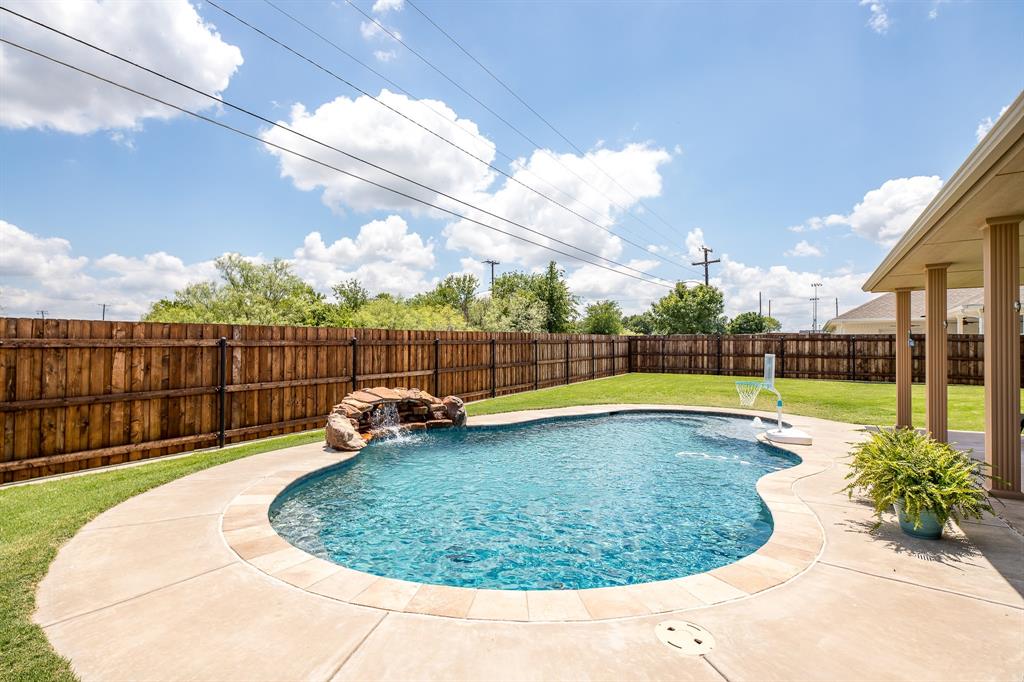 1004 Vineyard Lane Property Photo 10