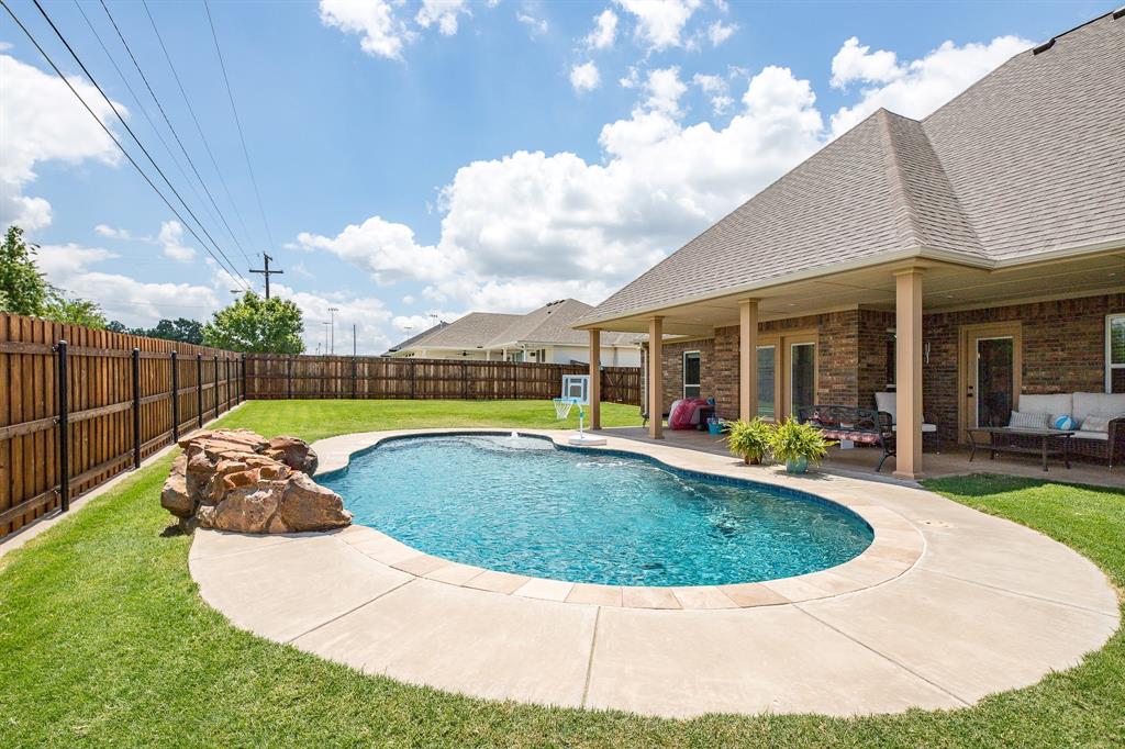 1004 Vineyard Lane Property Photo 11