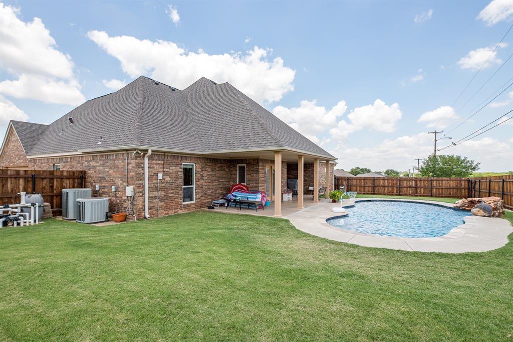 1004 Vineyard Lane Property Photo 14