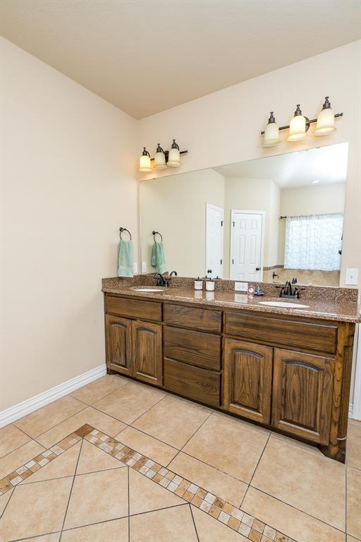 1004 Vineyard Lane Property Photo 20
