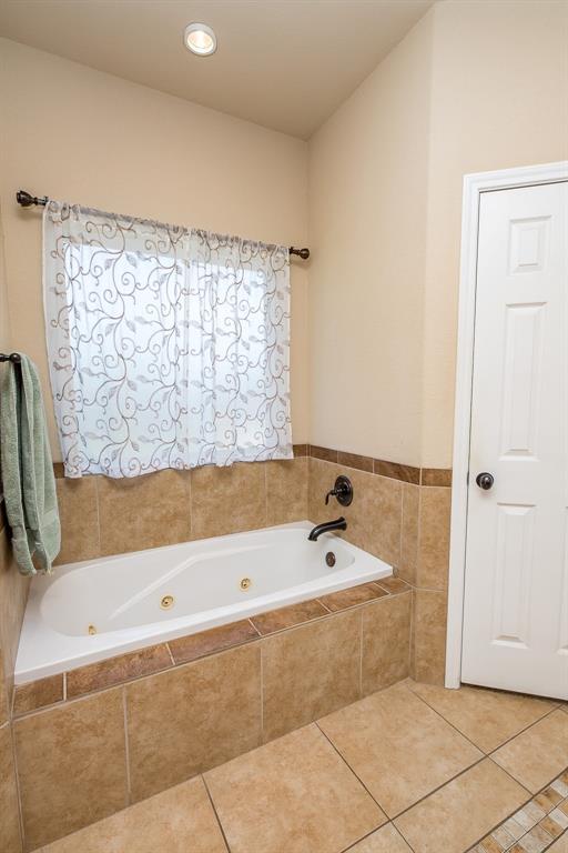1004 Vineyard Lane Property Photo 21
