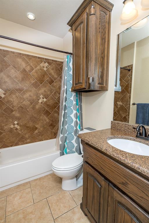 1004 Vineyard Lane Property Photo 25