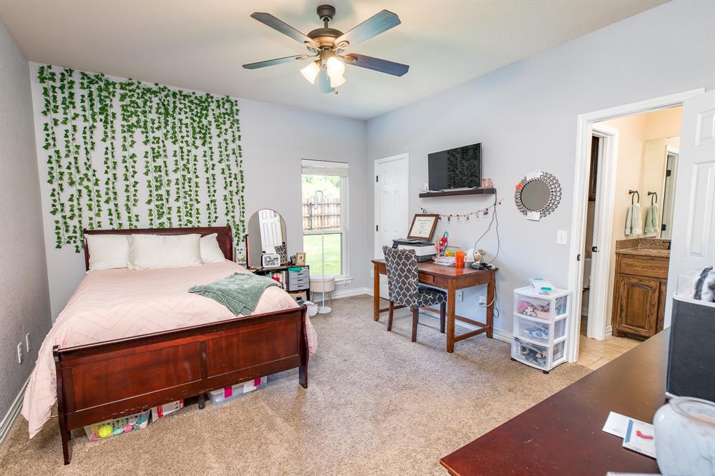 1004 Vineyard Lane Property Photo 28