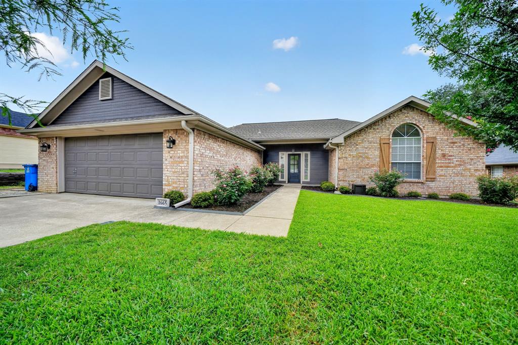 1665 Nottingham Drive Property Photo 1